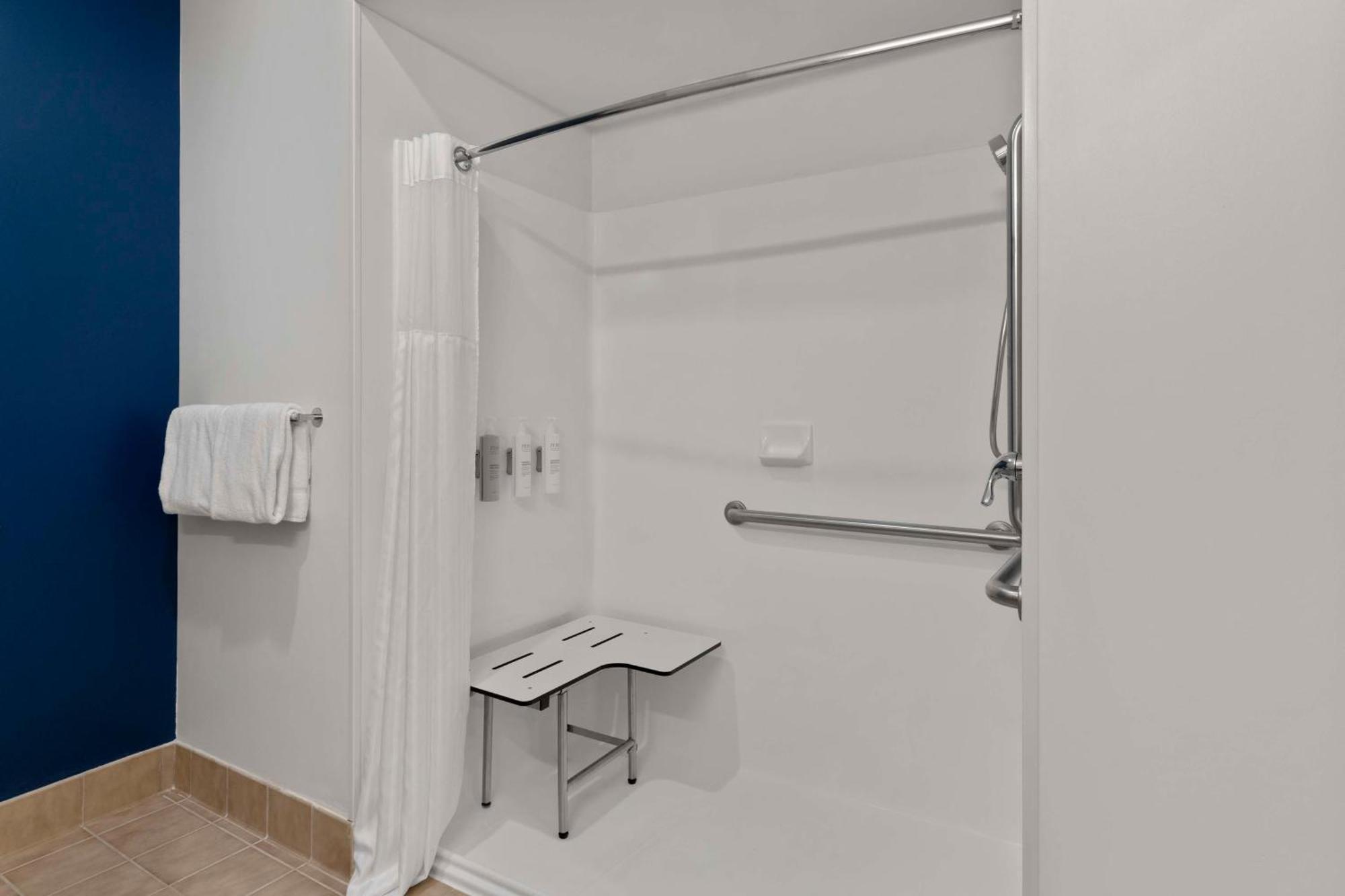 Spark By Hilton Newcomerstown Extérieur photo