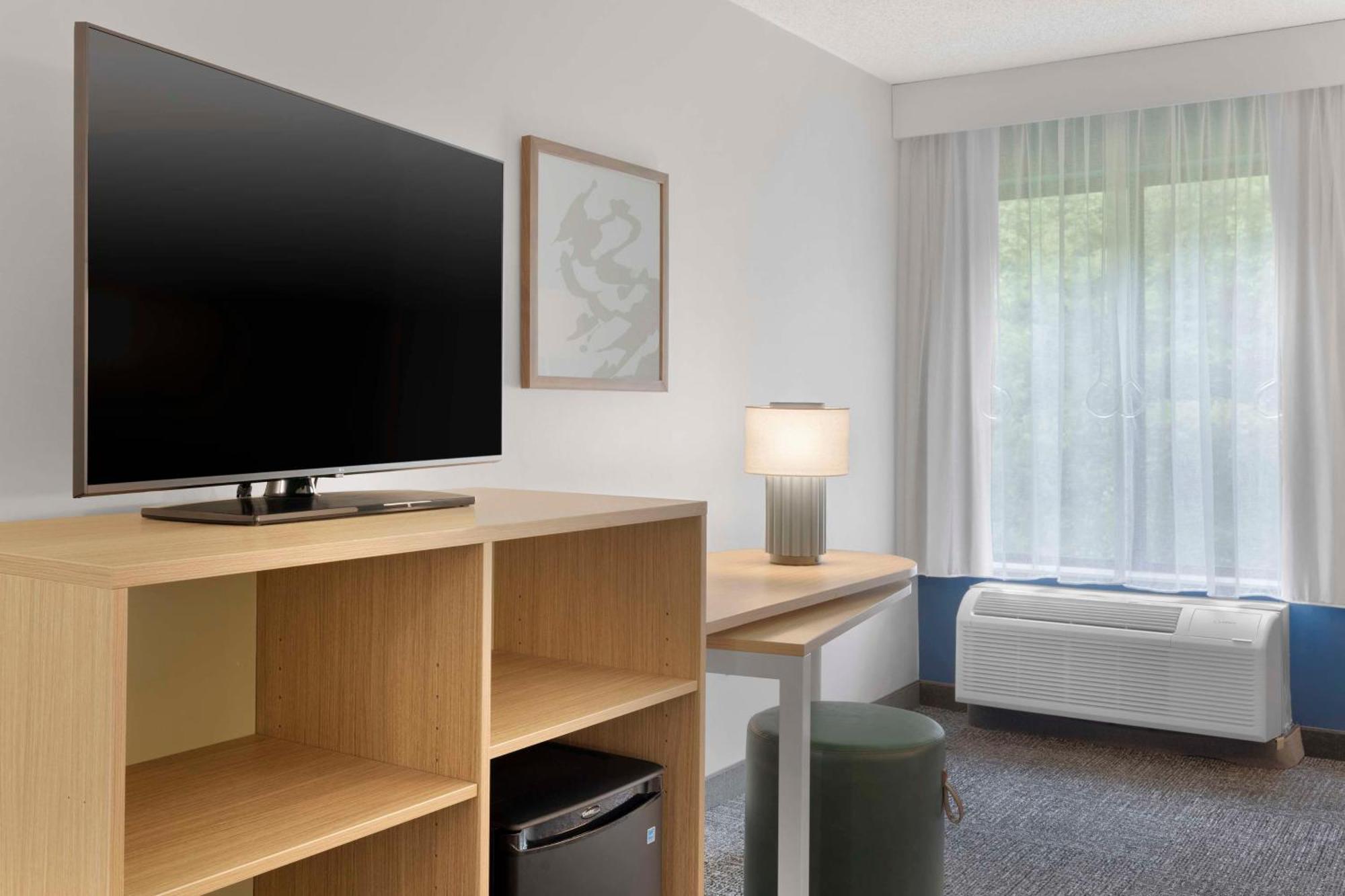 Spark By Hilton Newcomerstown Extérieur photo